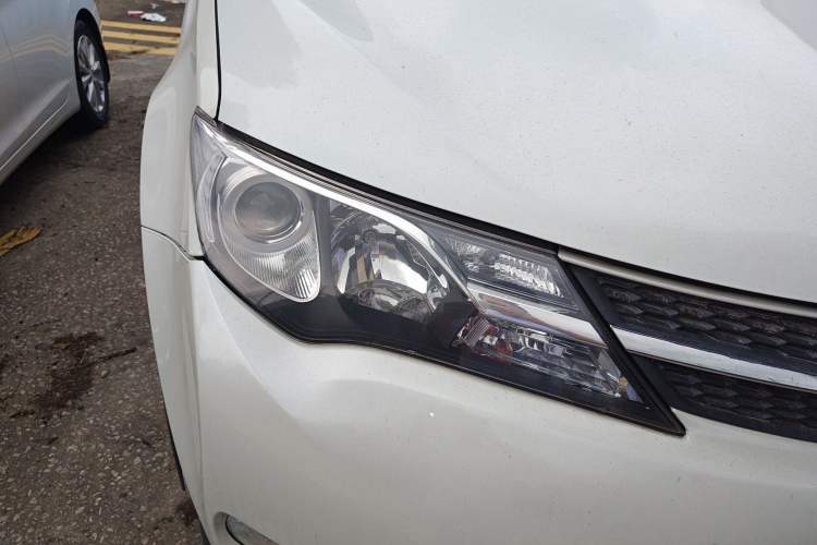 Used Toyota RAV4 2016 2.0L CVT Two-Wheel Drive Fashion Edition China V Standard
