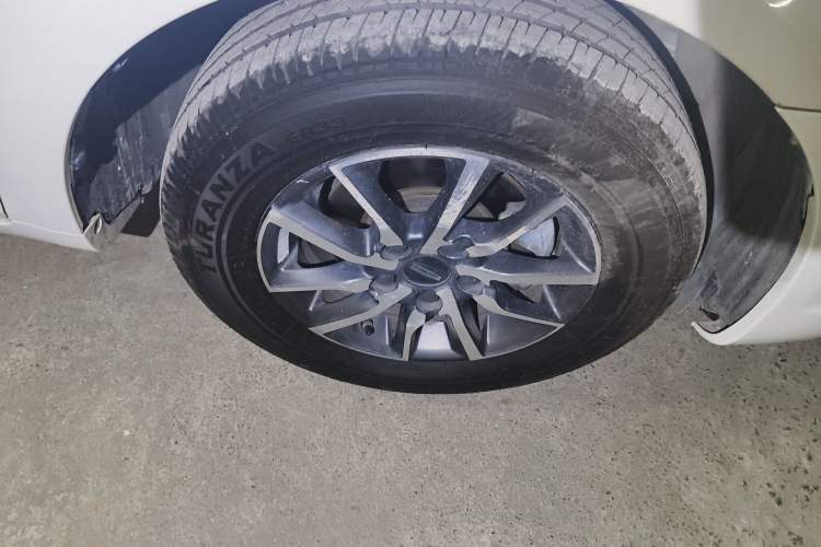 Used Geely Auto Emgrand 2019 Leading Edition 1.5L CVT Luxury Model China VI Standard Right Front Wheel Hub