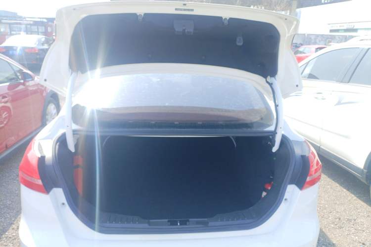 Used Ford Focus 2017 Sedan 1.6L Manual Fashion Edition Smart Drive Version
