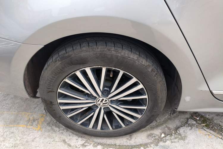 Used Volkswagen Sagitar 2017 230TSI Automatic Luxury Edition Right Rear Wheel Hub