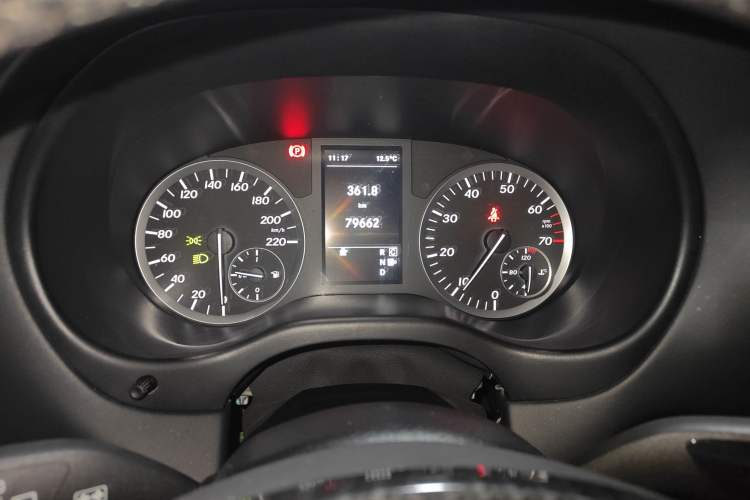 Used Mercedes-Benz Vito 2018 2.0T Elite Version 7 Seats China VI Emission Standard
