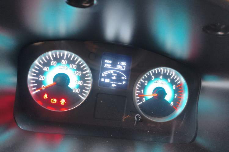 Used Jinbei Hiace X30 2024 1.5L Wealthy-Style Passenger Van 5/6/7 Seater with Front-Mounted Air Conditioning
