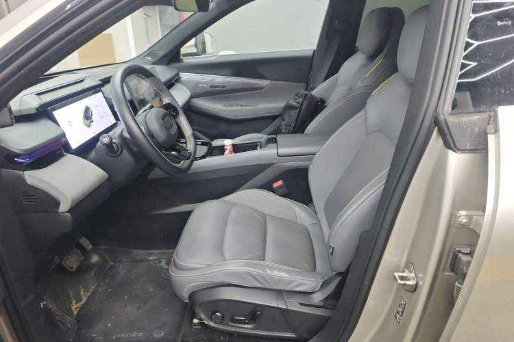 Used Lynk & Co 08 EM-P 2023 120km Long-Range Halo
