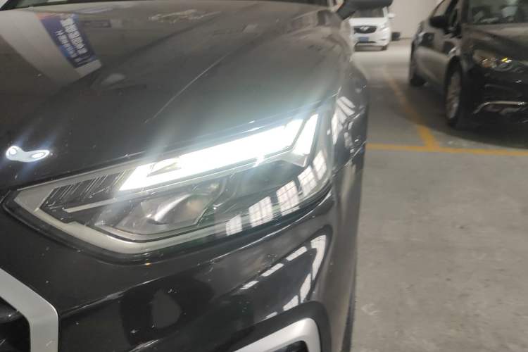Used Audi Q5L 2022 40T Fashionable and Elegant Model Left Front Headlight