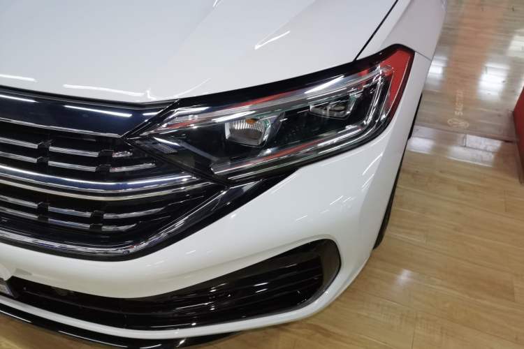 Used Volkswagen Sagitar 2025 300TSI DSG Excellence Edition Left Front Headlight