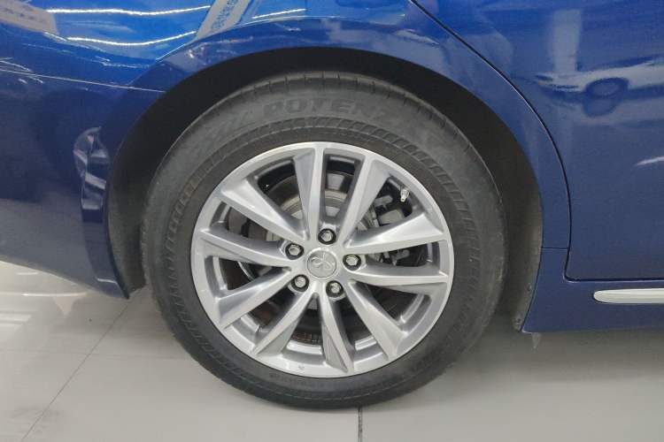 Used Infiniti Q50L 2018 2.0T Comfort Edition China VI Standard Right Rear Wheel Hub