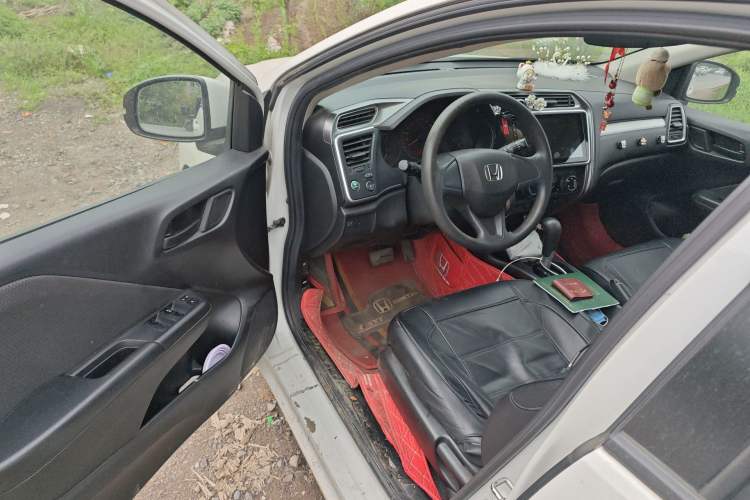 Used Honda Gienia 2017 1.5L CVT Classic Edition Driver Seat