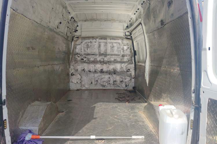 Used SAIC MAXUS Xintu V80 2024 Value Edition City Distribution King 6MT Long Wheelbase High Roof 127 Ps 3 Seats
