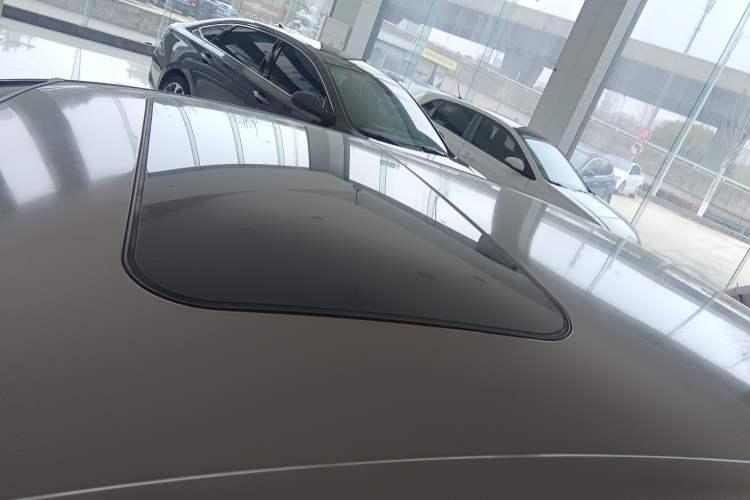 Used Volkswagen Magotan 2013 1.8TSI Luxury Model Roof