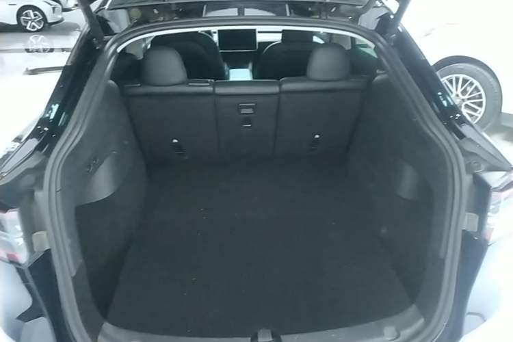 Used Tesla Model Y 2023 Long-Range All-Wheel-Drive Version
