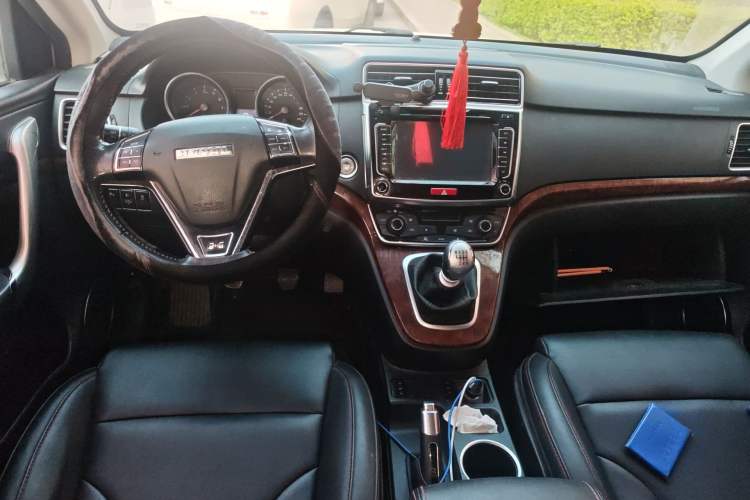 Used Haval H6 2015 Revised Version Sport Edition 1.5T Manual Transmission Two-Wheel Drive Elite Grade Center Console