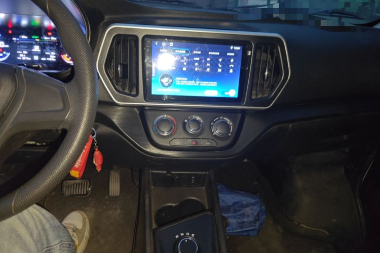 Used CHANGAN KAICHENG Ruixing EM80 2025 Passenger Version Comfort Edition 6-Seater 300 km Dual-Swing Doors Audio And AC Panel