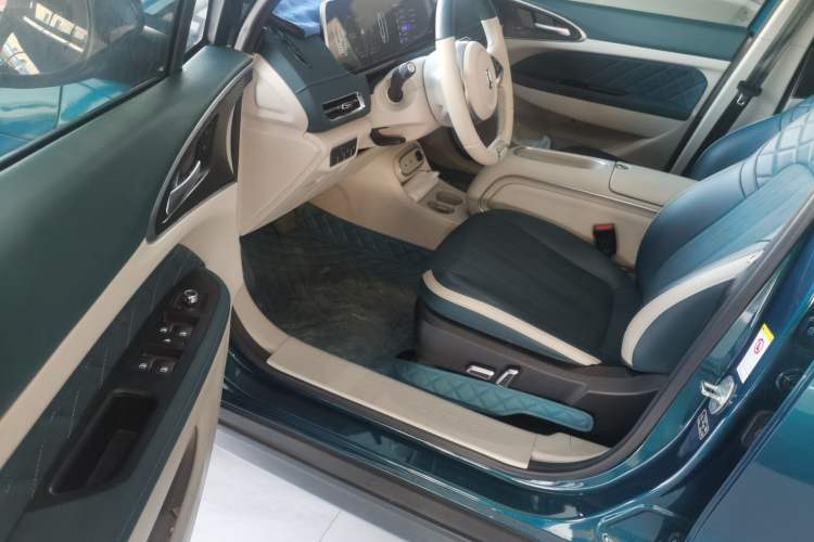 Used ORA Good Cat 2023 401 km Standard Range Luxury Version Lithium Iron Phosphate
