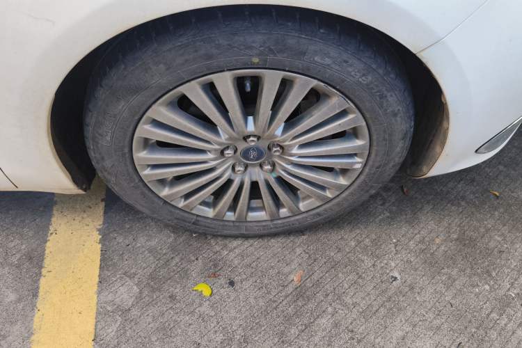 Used Ford Taurus 2017 EcoBoost 245 Luxury Model Right Front Wheel Hub