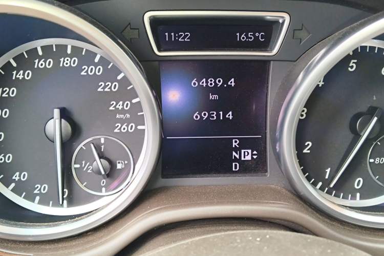 Used Mercedes-Benz M-Class 2012 ML 350 Sport Edition Odometer Close Up