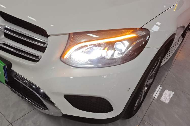 Used Mercedes-Benz GLC 2016 GLC 260 4MATIC Luxury Model