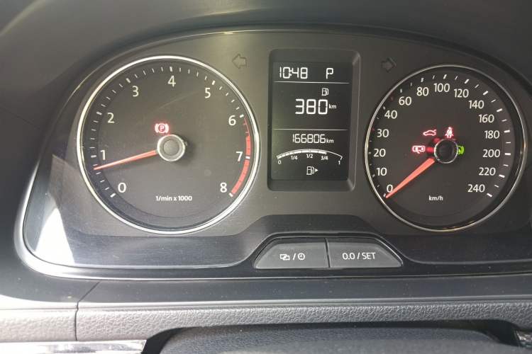 Used Volkswagen Cross Lavida 2014 1.6L Automatic
