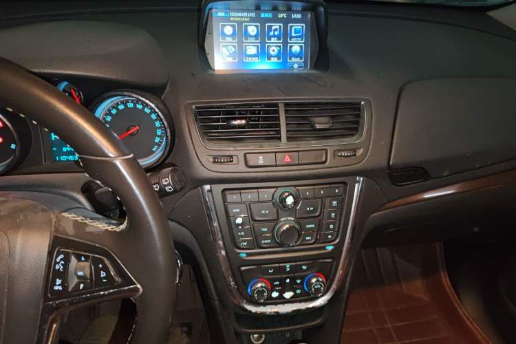 Used Buick Encore 2013 1.4T Automatic Two-Wheel Drive Elite Model Audio And AC Panel