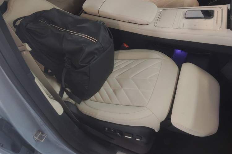 Used Nio ES6 2025 100 kWh Right Front Seat