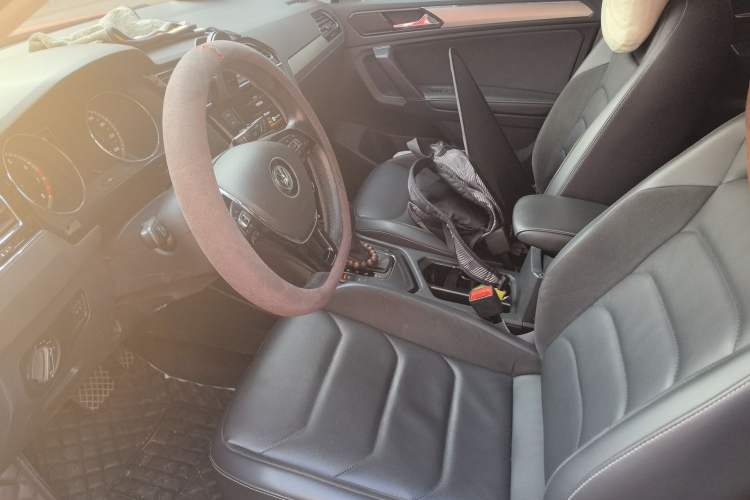 Used Volkswagen Tiguan L 2018 Facelift 330TSI Automatic Two-Wheel Drive Luxury Edition Left Front Seat