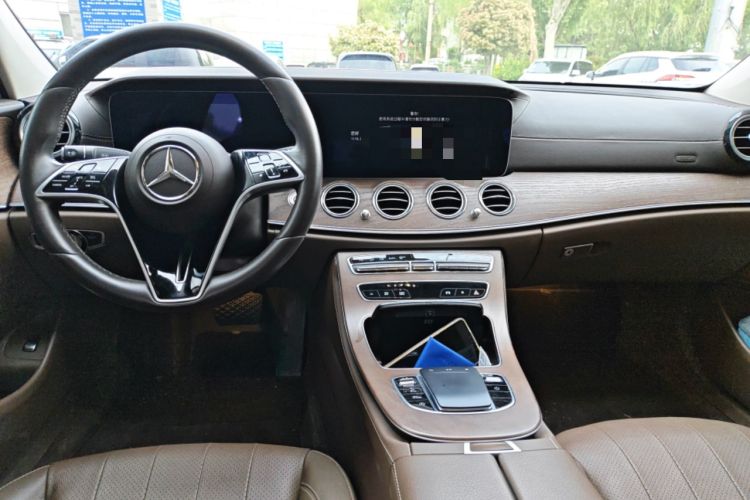 Used Mercedes-Benz E-Class 2023 Updated E 300 L Fashion Edition Center Console