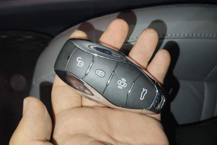 Used Hongqi Tiangong 08 2025 680 Ultra Four-Wheel-Drive Version Vehicle Key