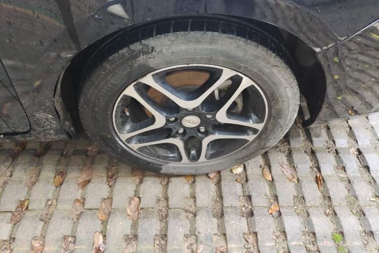 Used BYD G5 2014 1.5TID Automatic Prestige Model