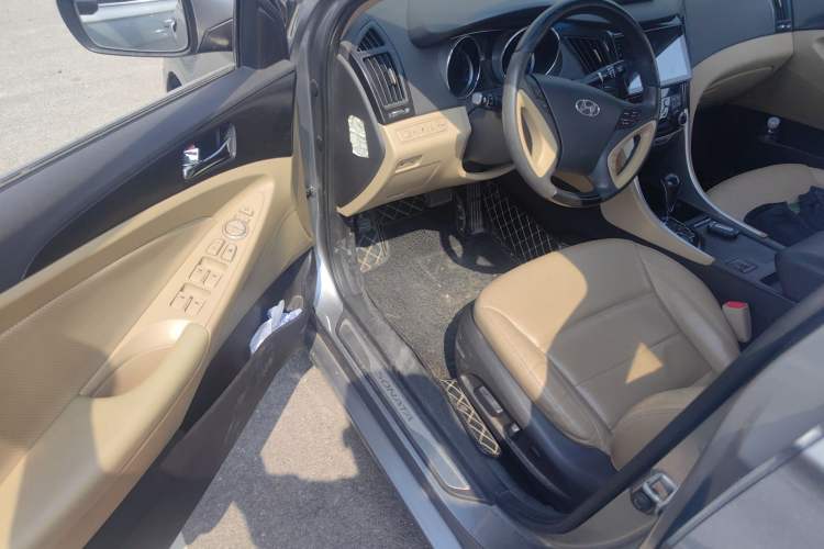 Used Hyundai Sonata 2011 2.0L Automatic Prestige Edition Driver Seat