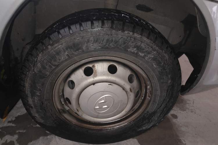 Used SAIC MAXUS Xintu V80 2017 2.5T AMT Aoyuntong National V Short Wheelbase Mid-Roof 5/6/10-Seater
