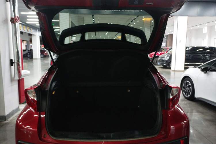 Used Toyota C-HR 2020 2.0L Leading Edition Trunk