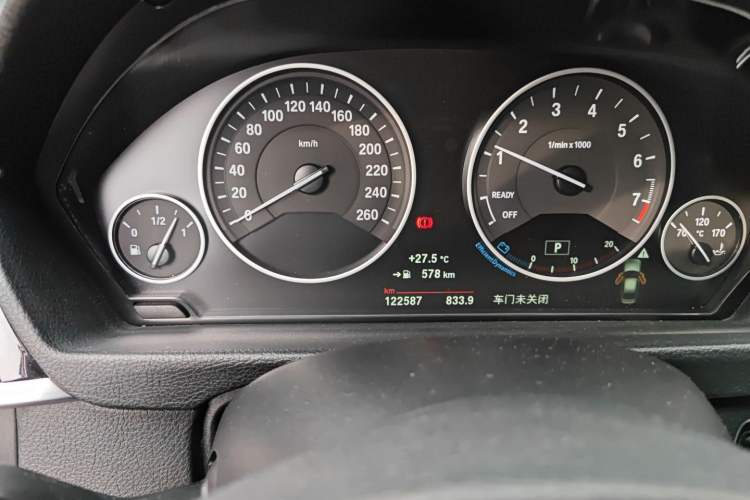 Used BMW 3 Series 2019 320Li Fashion Model Odometer Close Up