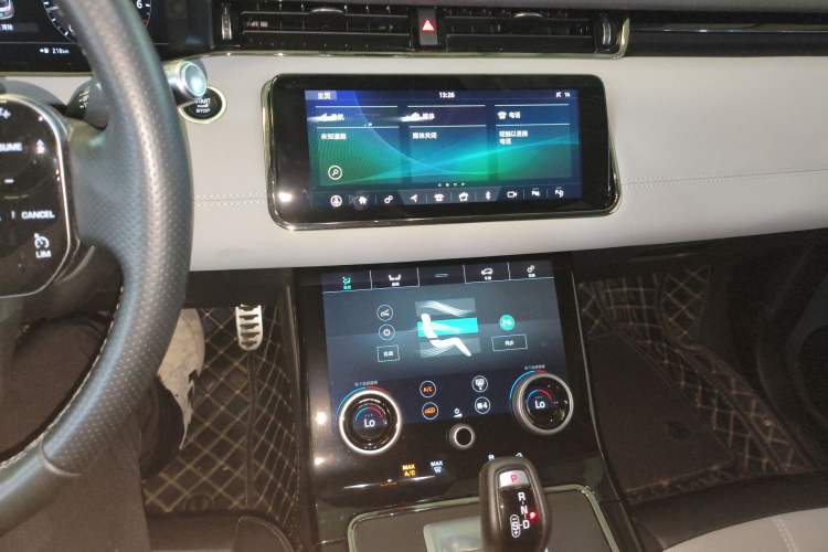 Used Land Rover Range Evoque 2020 249 PS R-DYNAMIC SE Sport Technology Edition Audio And AC Panel