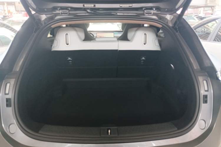 Used Avatr 07 2024 Ultra Range-Extended Four-Wheel Drive Trunk