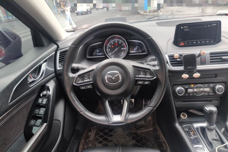 Used Mazda 3 Axela 2017 Hatchback 2.0L Automatic Sport Model China V Emission Standard Steering Wheel