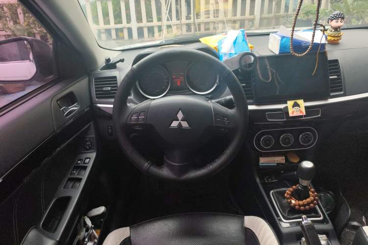 Used Mitsubishi Lancer EX 2016 1.8L Manual Black-and-White Retro Edition Steering Wheel