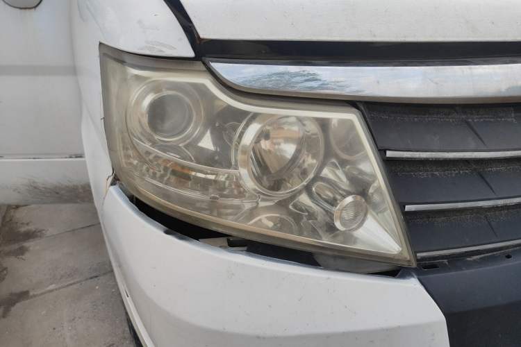 Used Dongfeng Shuaike 2011 1.6L Manual Comfort 7-Seater Right Front Headlight