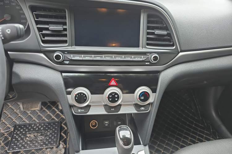 Used Hyundai Elantra (6th Generation / Lingdong) 2019 1.5L CVT ZhiXuan – Elite Version Audio And AC Panel