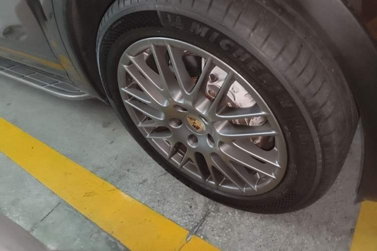 Used Porsche Cayenne 2015 Cayenne 3.0T Right Front Wheel Hub