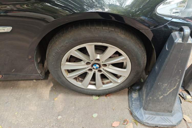 Used BMW 5 Series 2011 523Li Leading Model
