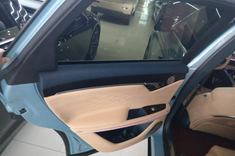 Used VOYAH FREE 2021 Four-Wheel Drive Standard Range-Extended Exclusive Luxury Package
