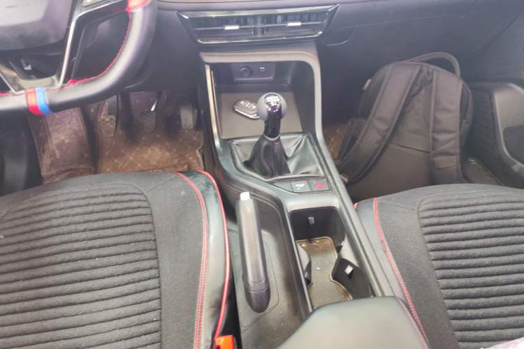 Used Roewe i5 2023 1.5L Manual Comfort Edition