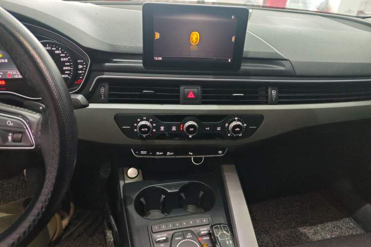 Used Audi A4L 2019 40 TFSI Ambition China VI
