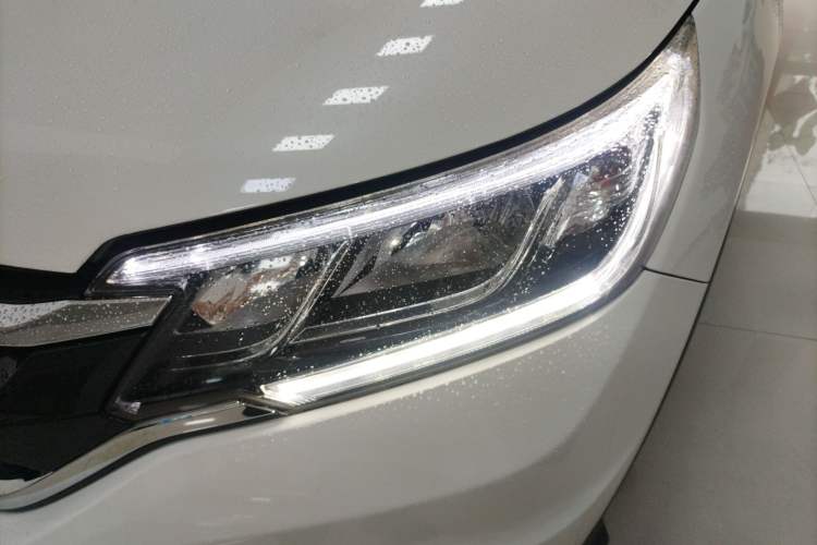 Used Honda CR-V 2015 2.4L two-wheel drive luxury version
