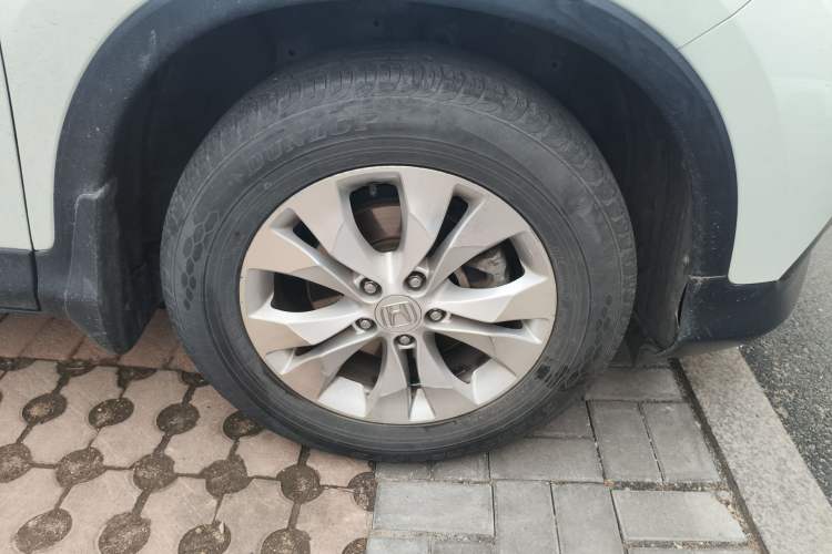 Used Honda CR-V 2012 2.4L four-wheel drive luxury version Right Front Wheel Hub