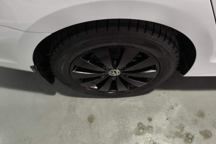 Used Volkswagen Sagitar 2015 230TSI Automatic Luxury Model
