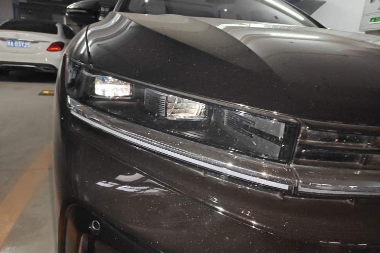 Used Volkswagen Magotan 2024 300TSI DSG Prestige Edition—A Real Eye-Catcher
