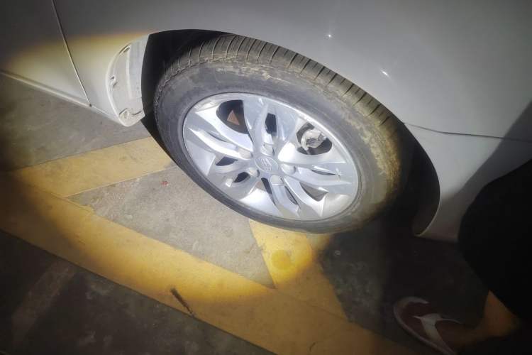 Used Geely Auto Emgrand 2015 Sedan 1.3T CVT Upward Edition Right Front Wheel Hub