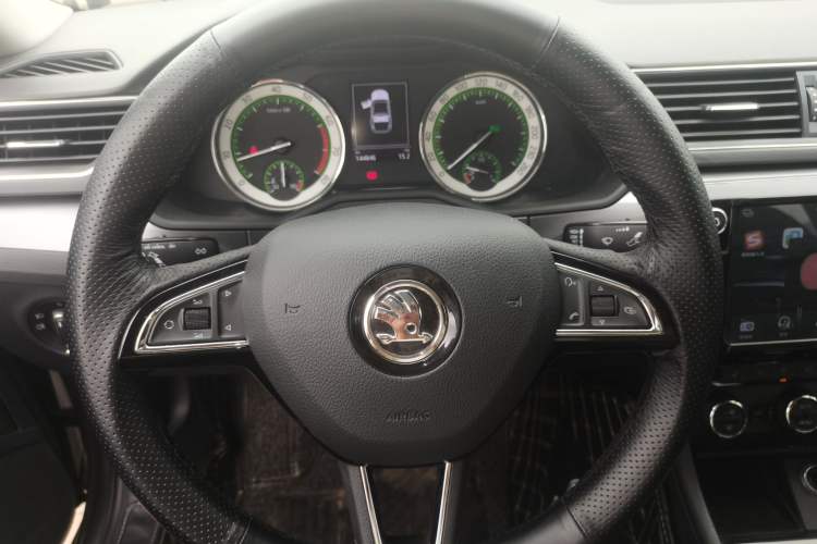 Used Skoda Superb 2018 TSI330 DSG Comfort Edition China V Standard Steering Wheel