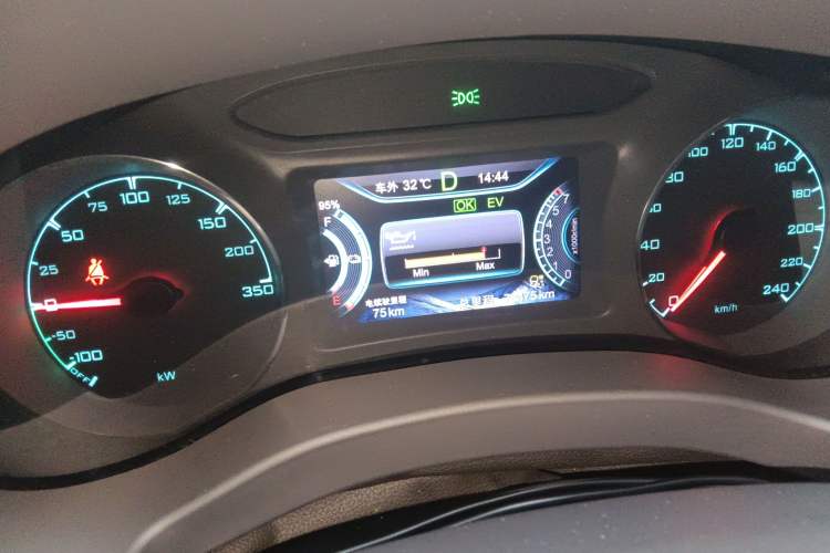 Used BYD Song New Energy 2017 Song DM 1.5TID All-Wheel Drive Luxury Model Instrument Cluster