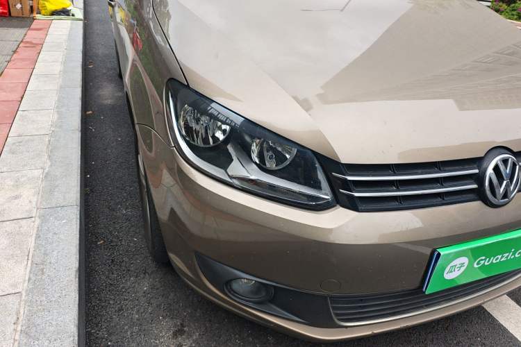 Used Volkswagen Touran 2013 1.4T Manual Comfort Edition 5-Seater Right Front Headlight